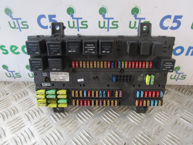 VOLVO FM12 FUSEBOARD 20476480-P01 - Système électrique pour Camion: photos 1 VOLVO FM12 FUSEBOARD 20476480-P01 - Système électrique pour Camion: photos 1
