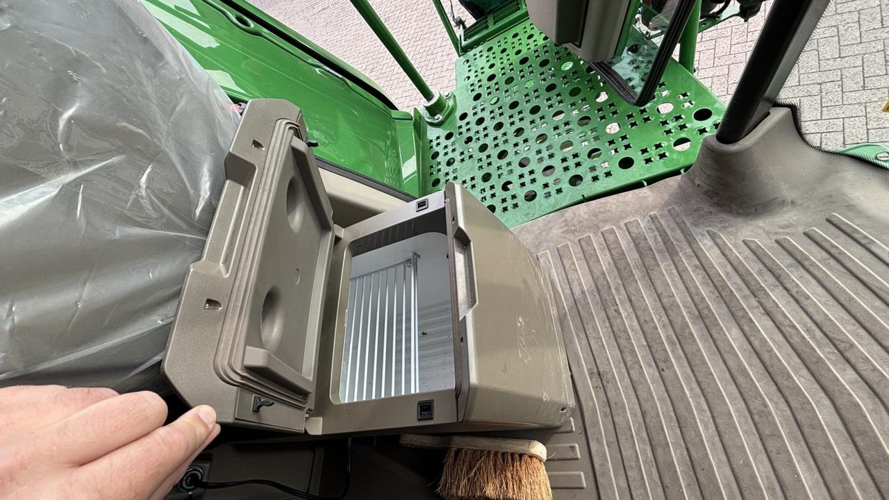 John Deere MÄHDRESCHER T5700 MY25 - Moissonneuse-batteuse: photos 3 John Deere MÄHDRESCHER T5700 MY25 - Moissonneuse-batteuse: photos 3