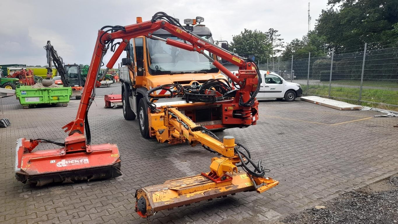 Mercedes-Benz UNIMOG U 527 - Véhicule de voirie/ Spécial: photos 4 Mercedes-Benz UNIMOG U 527 - Véhicule de voirie/ Spécial: photos 4