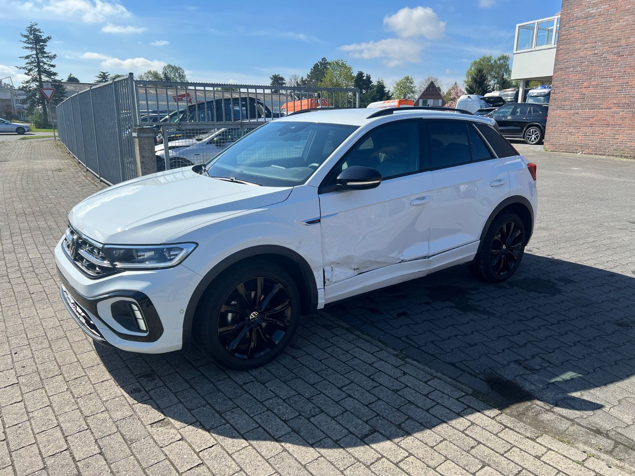 Volkswagen T-Roc R-Line 1.0 TSI Black Edition - Voiture: photos 1 Volkswagen T-Roc R-Line 1.0 TSI Black Edition - Voiture: photos 1