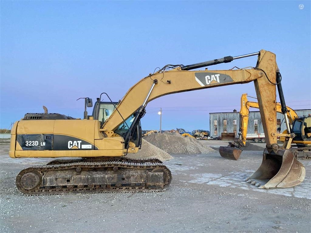 CAT 323 DLN - Pelle sur chenille: photos 5 CAT 323 DLN - Pelle sur chenille: photos 5