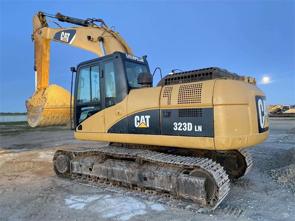 CAT 323 DLN - Pelle sur chenille: photos 3 CAT 323 DLN - Pelle sur chenille: photos 3