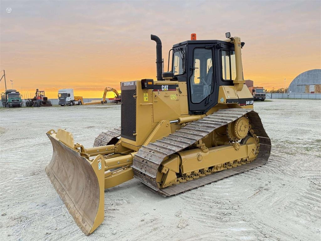 CAT D4H LGP USA MADE - Bulldozer: photos 1 CAT D4H LGP USA MADE - Bulldozer: photos 1