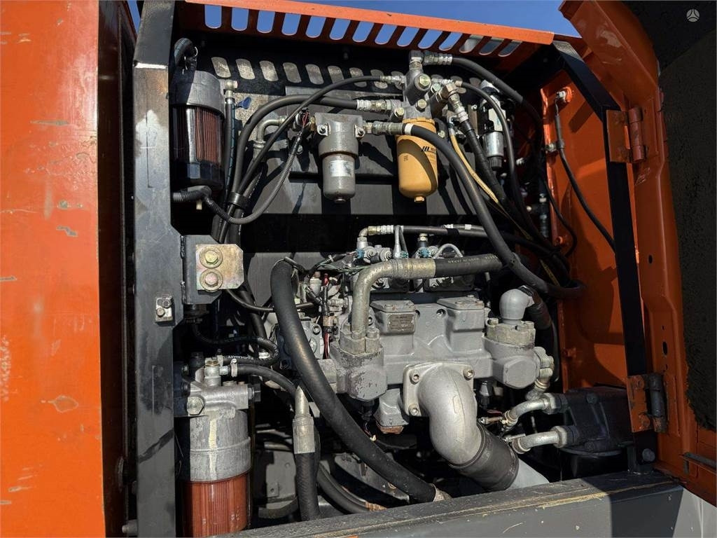 Pelle sur pneus Hitachi ZX 140 W: photos 14