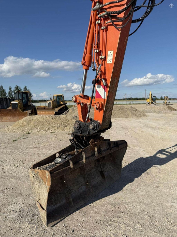 Pelle sur pneus Hitachi ZX 140 W: photos 8