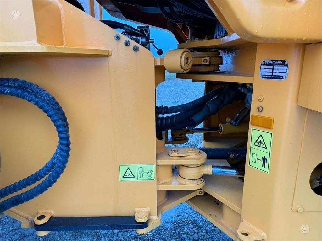 Chargeuse sur pneus Hyundai HL757-7, third line: photos 17