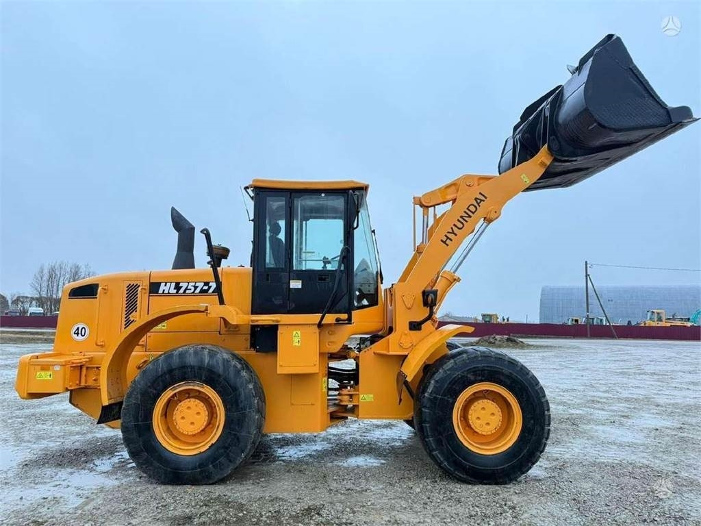 Chargeuse sur pneus Hyundai HL757-7, third line: photos 9