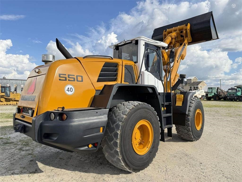 Liebherr L 550 , quick coupler  - Chargeuse sur pneus: photos 2 Liebherr L 550 , quick coupler  - Chargeuse sur pneus: photos 2