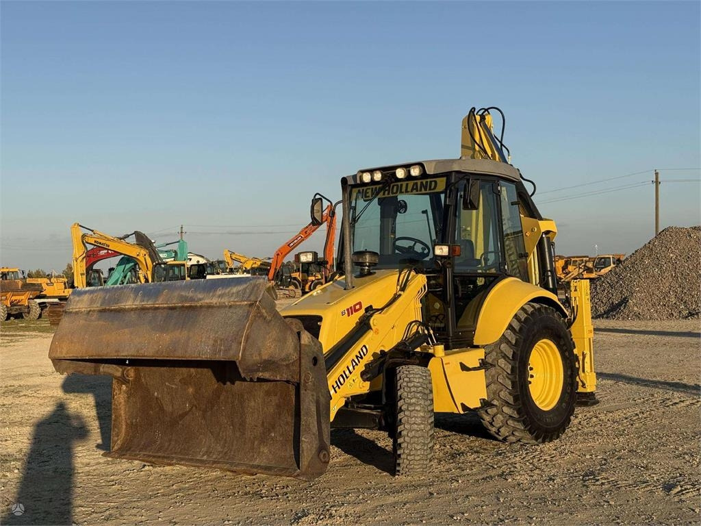 New Holland B 110-4PT , 2 quick couplers - Tractopelle: photos 2 New Holland B 110-4PT , 2 quick couplers - Tractopelle: photos 2