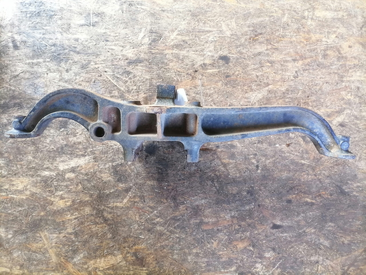 MAN Air suspension bracket 81436303169 - Essieu et pièces pour Camion: photos 3 MAN Air suspension bracket 81436303169 - Essieu et pièces pour Camion: photos 3