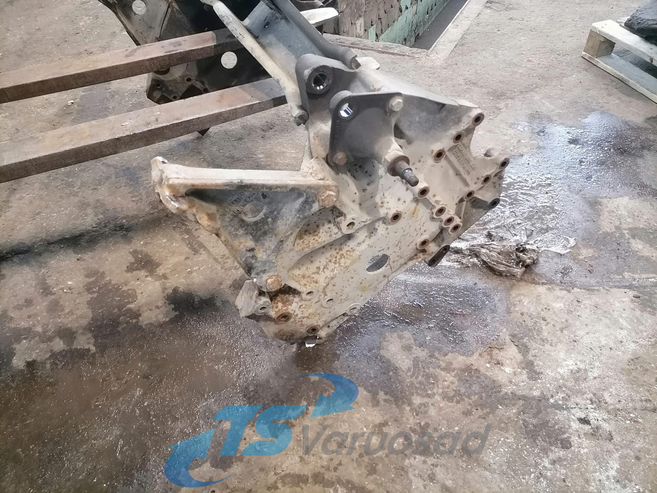 MAN Bracket 81413133020 - Frame/ Châssis pour Camion: photos 1 MAN Bracket 81413133020 - Frame/ Châssis pour Camion: photos 1