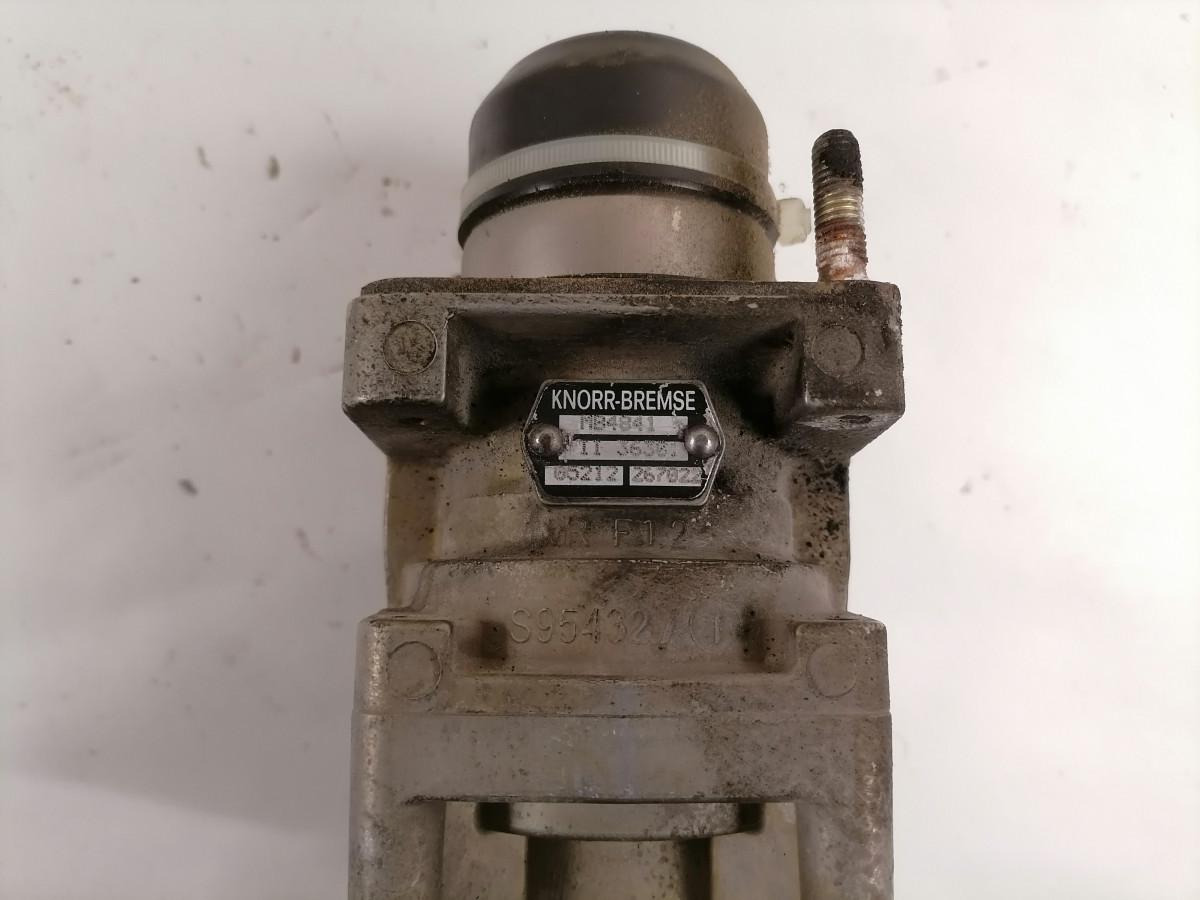 MAN Brake pressure control II36301 - Valve de frein pour Camion: photos 5 MAN Brake pressure control II36301 - Valve de frein pour Camion: photos 5