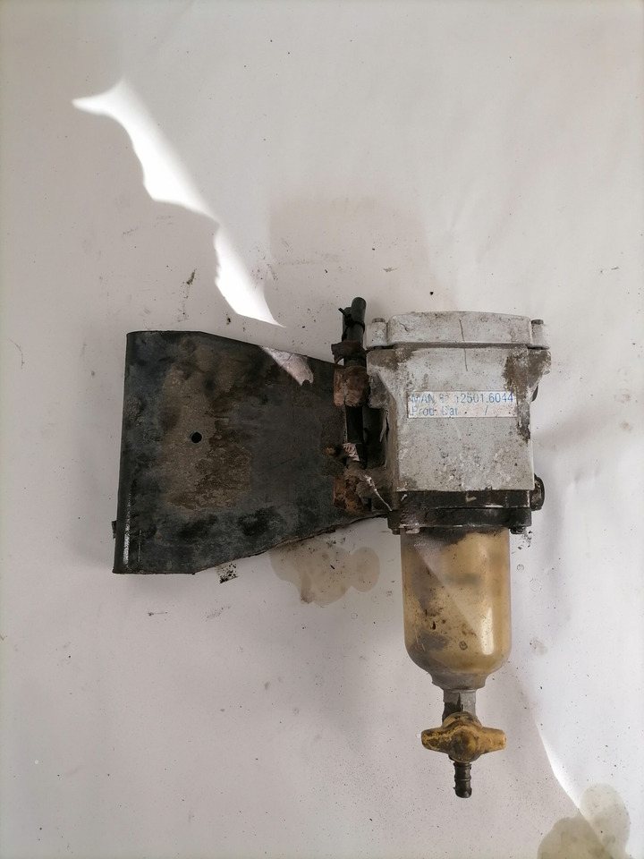 MAN Fuel separator 81125016044 - Filtre à carburant pour Camion: photos 2 MAN Fuel separator 81125016044 - Filtre à carburant pour Camion: photos 2