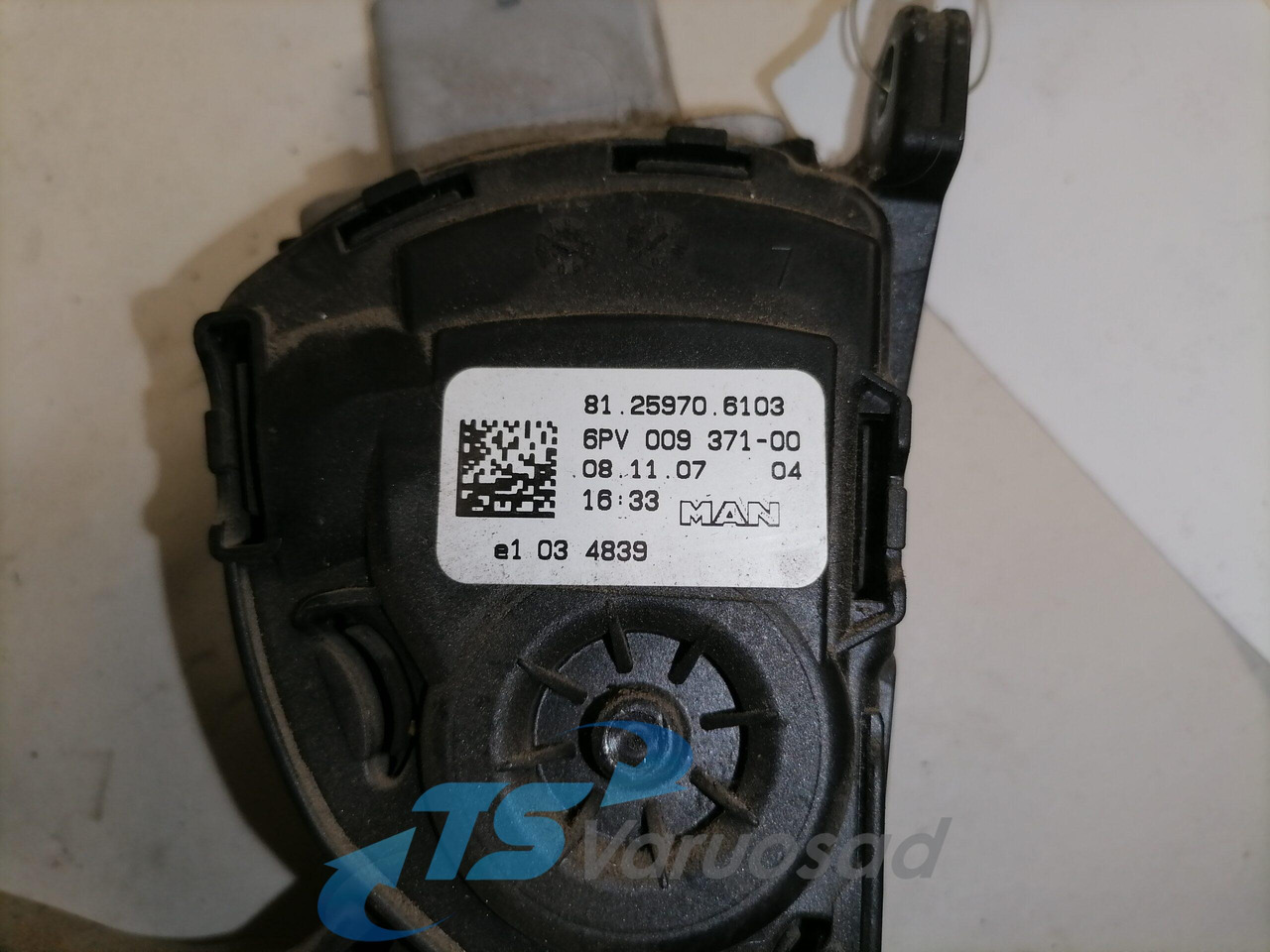 MAN Gaasipedaal reostaadiga 81259706103 - Préparation du carburant pour Camion: photos 4 MAN Gaasipedaal reostaadiga 81259706103 - Préparation du carburant pour Camion: photos 4