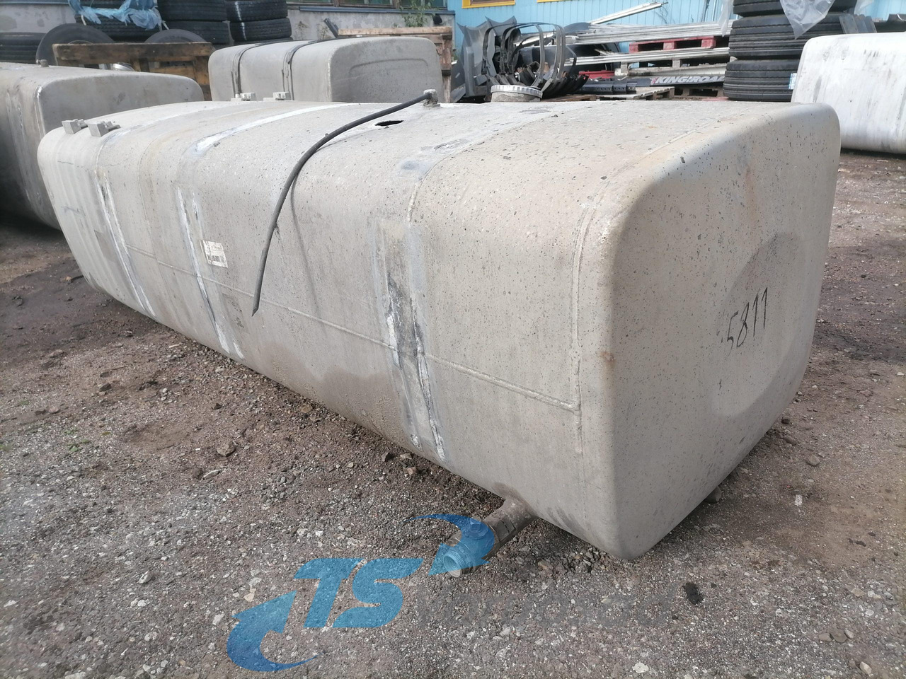 MAN Kütusepaak 710L 81122015712 - Réservoir de carburant pour Camion: photos 4 MAN Kütusepaak 710L 81122015712 - Réservoir de carburant pour Camion: photos 4