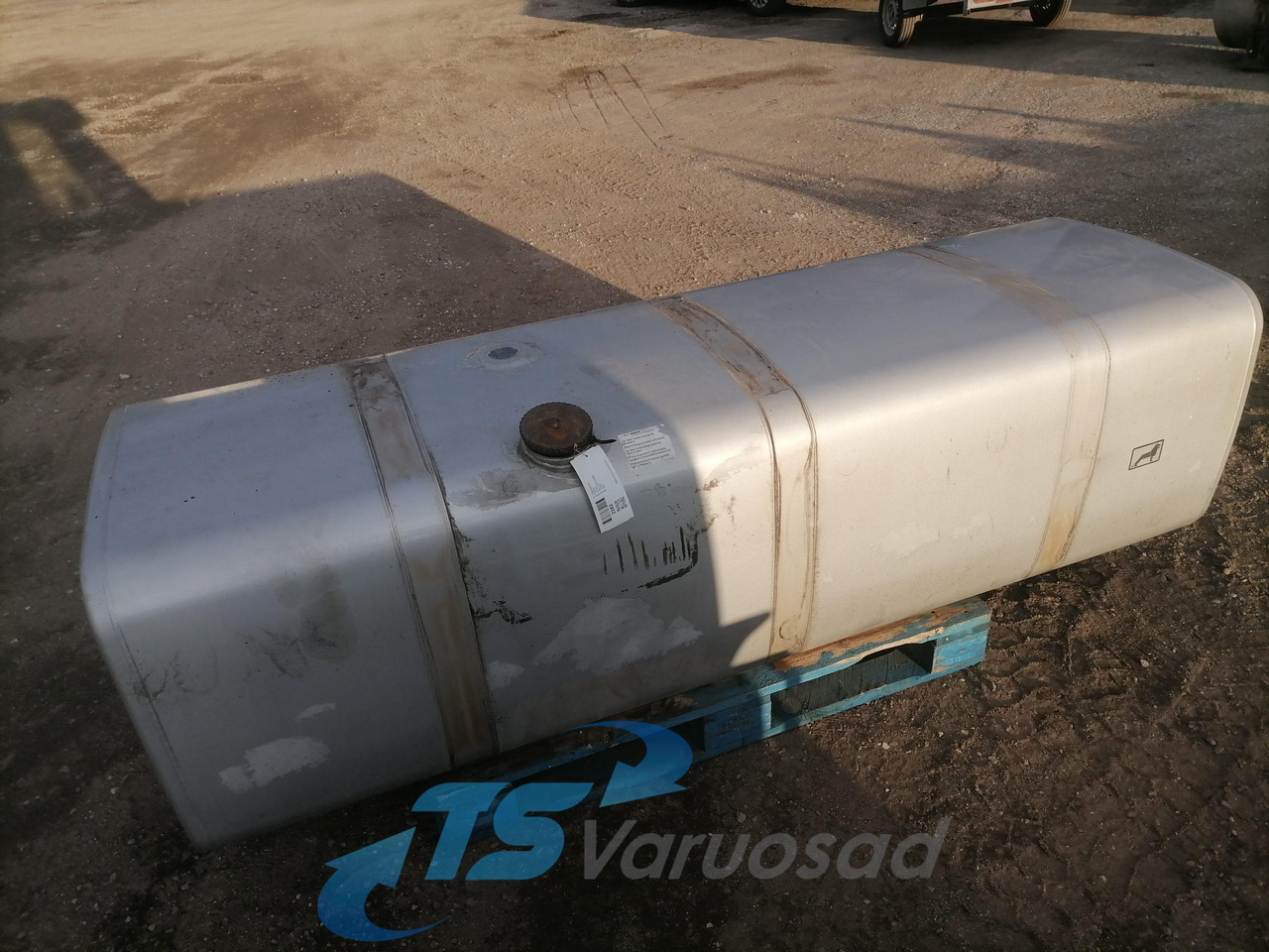 MAN Kütusepaak 800L 81122015598 - Réservoir de carburant pour Camion: photos 1 MAN Kütusepaak 800L 81122015598 - Réservoir de carburant pour Camion: photos 1