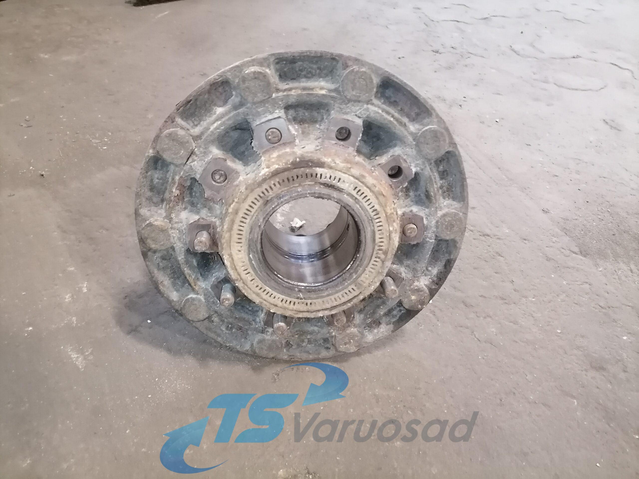 MAN Rear axel hub 81357010155 - Moyeu pour Camion: photos 2 MAN Rear axel hub 81357010155 - Moyeu pour Camion: photos 2