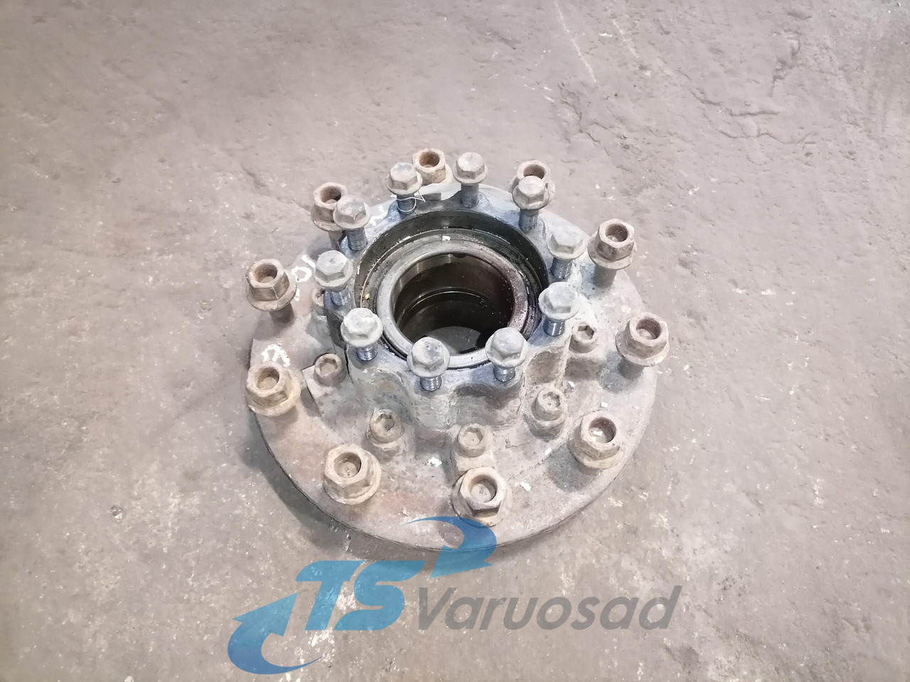 MAN Rear axel hub 81357010155 - Moyeu pour Camion: photos 1 MAN Rear axel hub 81357010155 - Moyeu pour Camion: photos 1