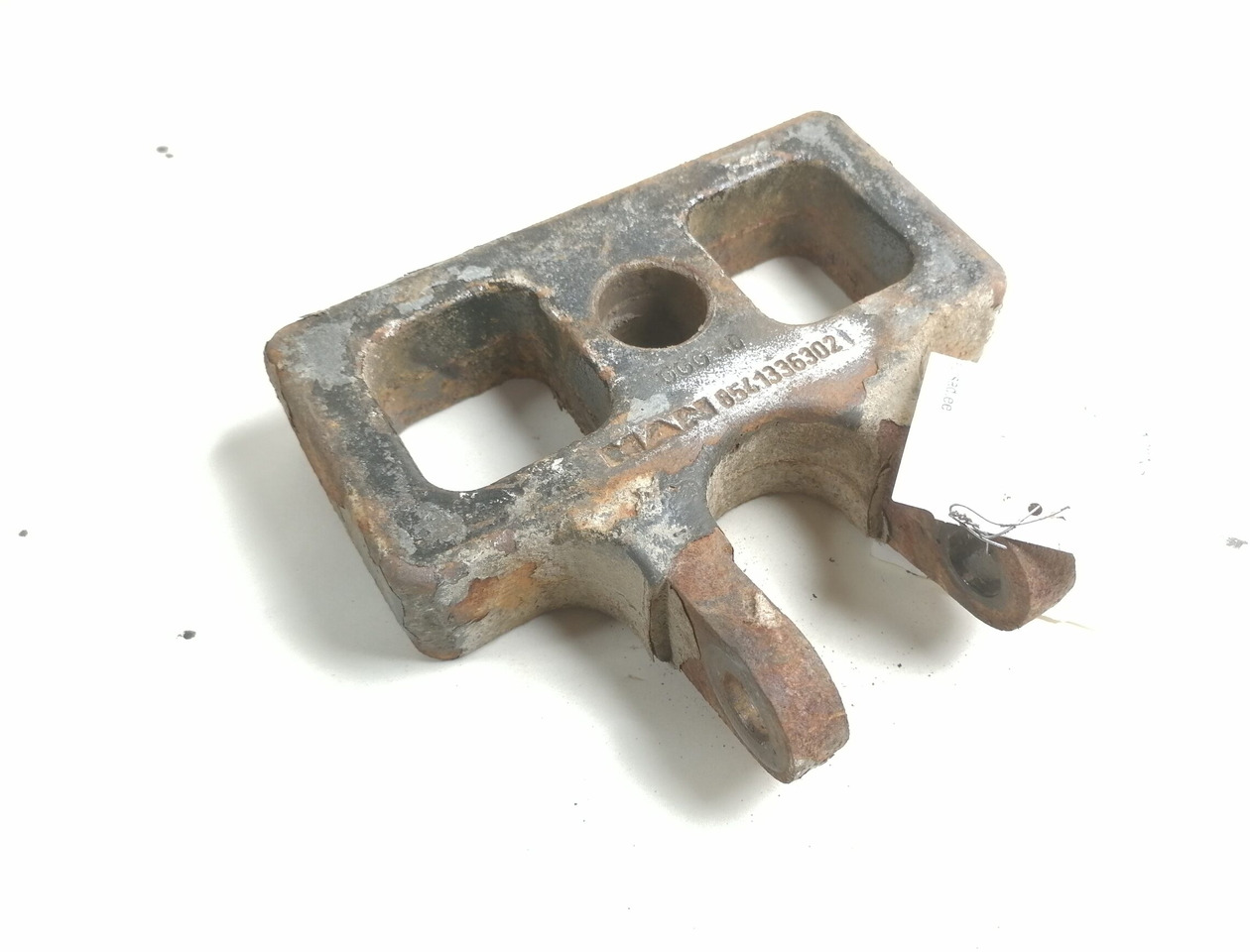 MAN Shock absorber mounting 85413363021 - Suspension pour Camion: photos 1 MAN Shock absorber mounting 85413363021 - Suspension pour Camion: photos 1