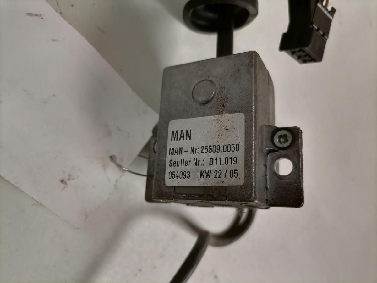 MAN Switch, cruise control 81255090050 - Système électrique pour Camion: photos 4 MAN Switch, cruise control 81255090050 - Système électrique pour Camion: photos 4