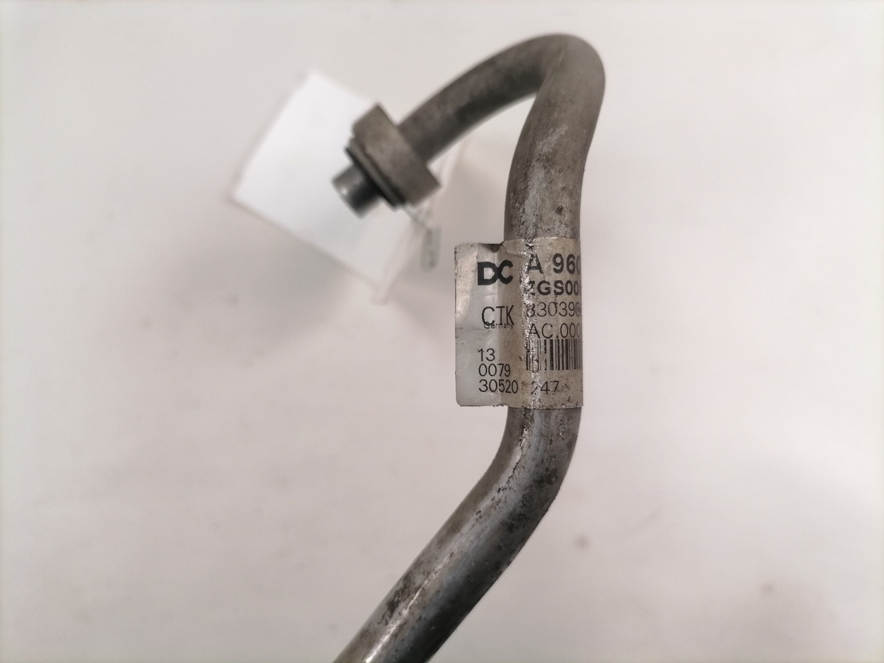 Mercedes-Benz A/C pipe A9608308817 - Chauffage/ Ventilation pour Camion: photos 4 Mercedes-Benz A/C pipe A9608308817 - Chauffage/ Ventilation pour Camion: photos 4