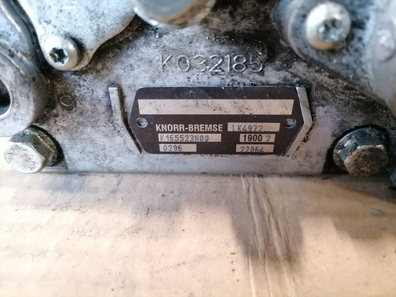 Mercedes-Benz Air compressor K165523N00 - Compresseur pour Camion: photos 5 Mercedes-Benz Air compressor K165523N00 - Compresseur pour Camion: photos 5