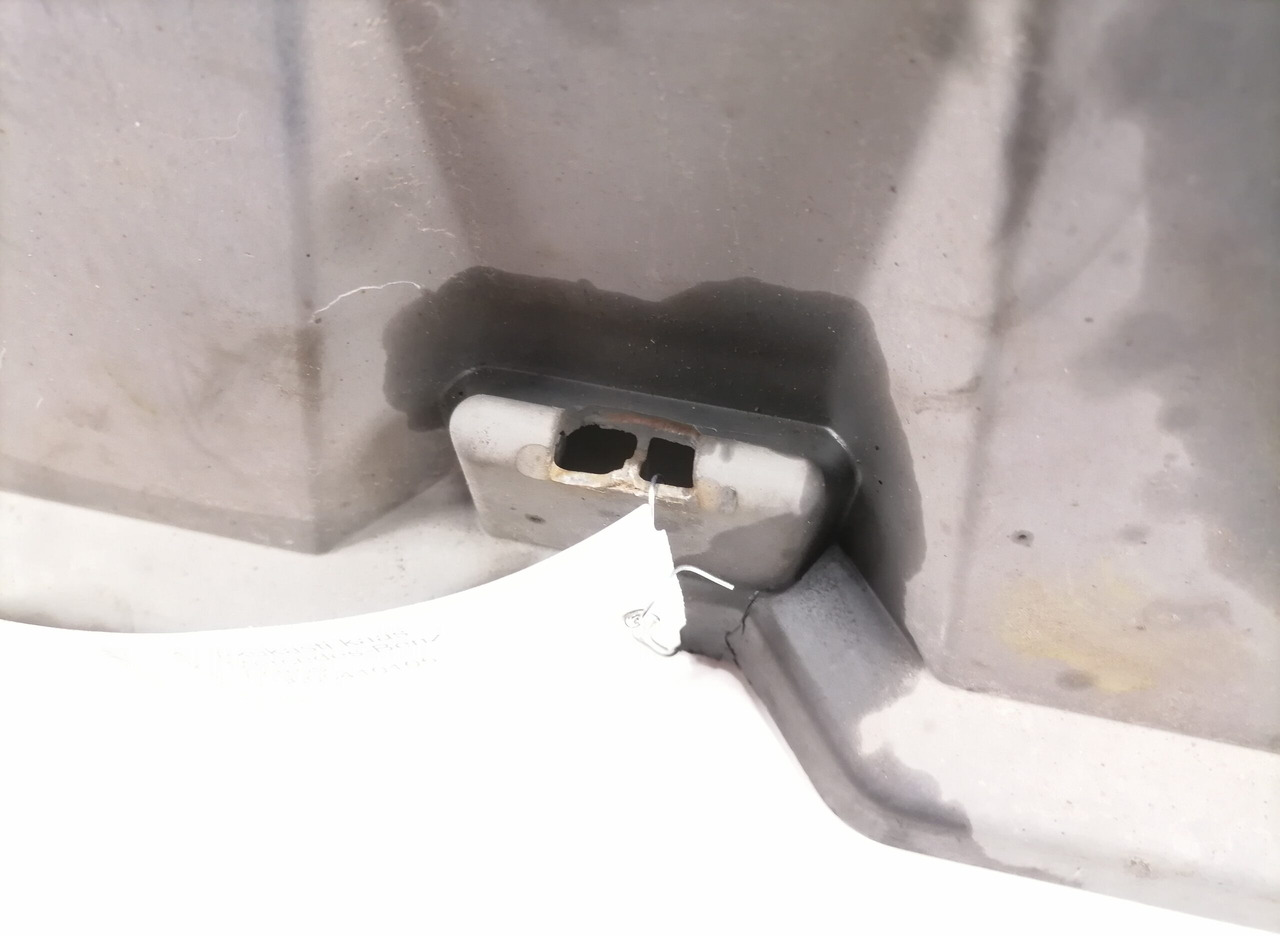 Mercedes-Benz Battery cover A9605410105 - Accumulateur pour Camion: photos 3 Mercedes-Benz Battery cover A9605410105 - Accumulateur pour Camion: photos 3