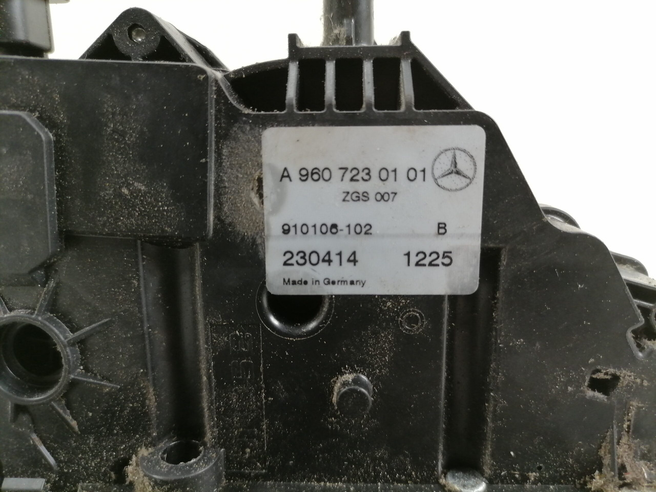 Mercedes-Benz Door lock A9607230101 - Portière et pièces pour Camion: photos 5 Mercedes-Benz Door lock A9607230101 - Portière et pièces pour Camion: photos 5