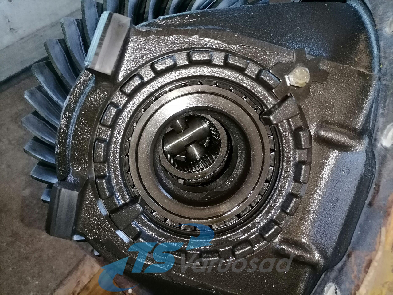 Mercedes-Benz Reduktor HL 6/3 DCLS - 13 / 2,846 A0003504303 - Moteur de translation pour Camion: photos 5 Mercedes-Benz Reduktor HL 6/3 DCLS - 13 / 2,846 A0003504303 - Moteur de translation pour Camion: photos 5