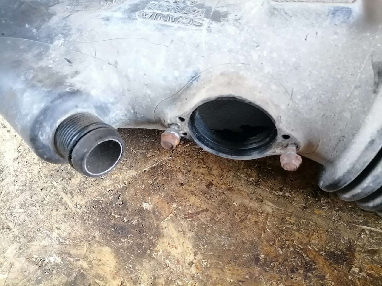 Scania Air intake 1472582 - Système d'admission d'air pour Camion: photos 5 Scania Air intake 1472582 - Système d'admission d'air pour Camion: photos 5