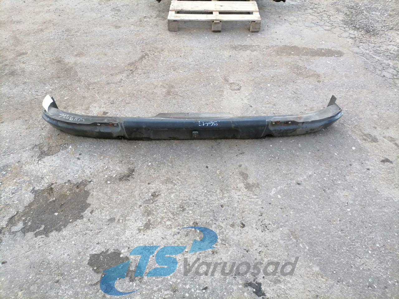 Scania Bumper 1422843 - Pare-chocs pour Camion: photos 1 Scania Bumper 1422843 - Pare-chocs pour Camion: photos 1
