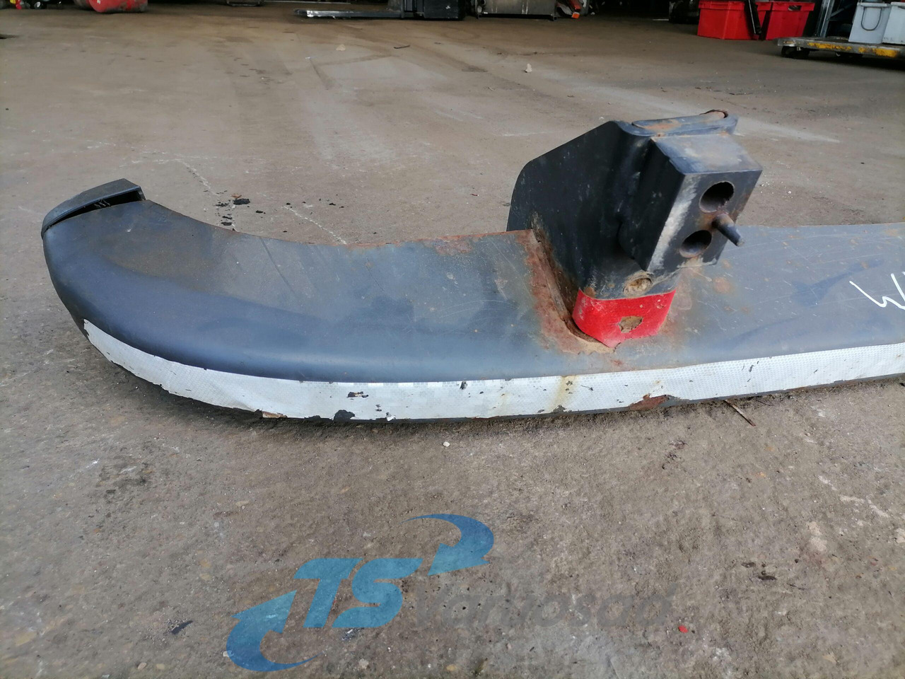 Scania Bumper 1853837 - Pare-chocs pour Camion: photos 2 Scania Bumper 1853837 - Pare-chocs pour Camion: photos 2