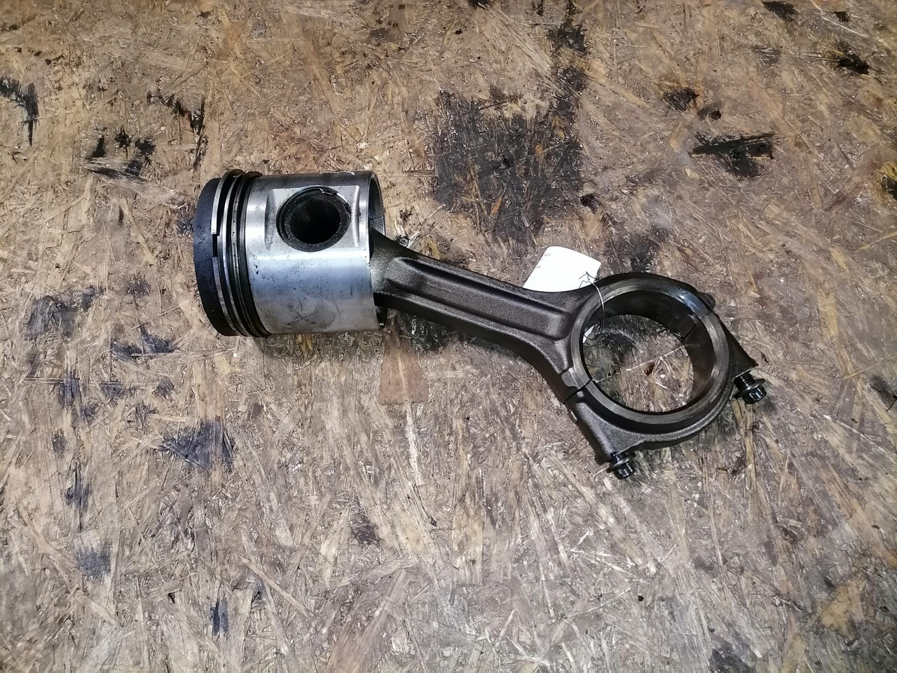 Scania Connecting rod + piston 1798596 - Pistons/ Anneaux/ Manchons pour Camion: photos 1 Scania Connecting rod + piston 1798596 - Pistons/ Anneaux/ Manchons pour Camion: photos 1