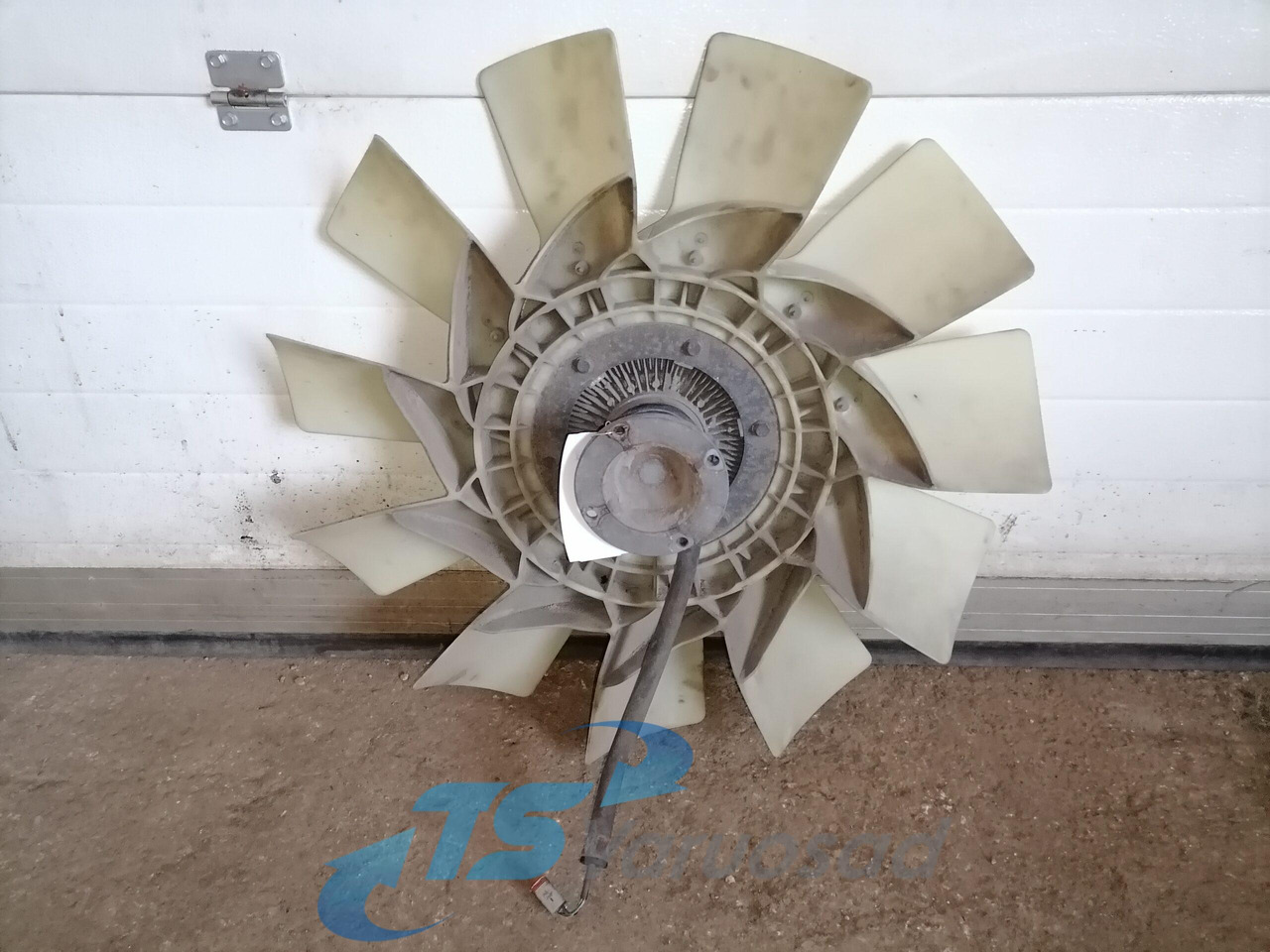 Scania Cooling fan 2035612 - Ventilateur pour Camion: photos 4 Scania Cooling fan 2035612 - Ventilateur pour Camion: photos 4