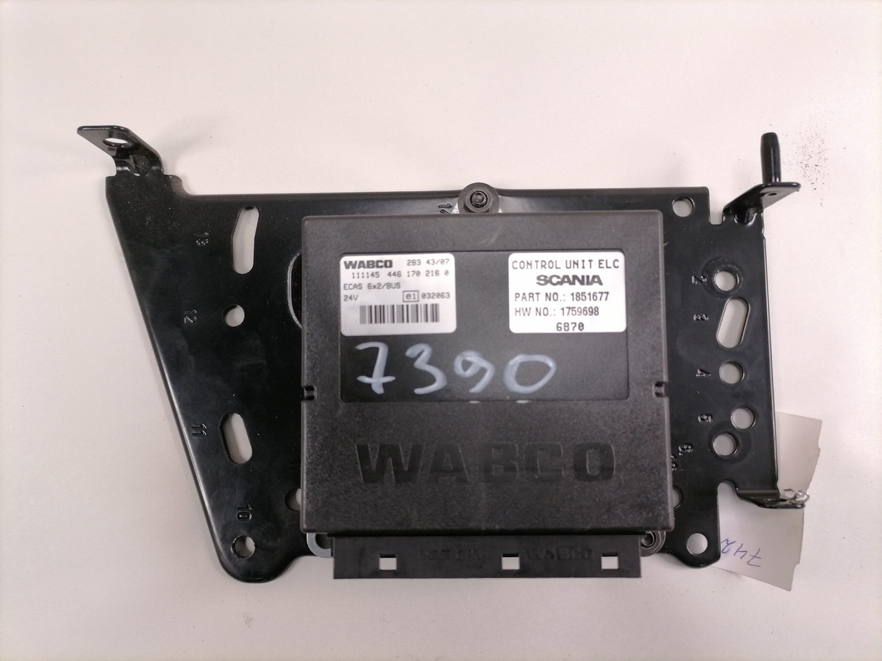 Scania Ecu, ECAS 1851677 - Bloc de gestion pour Camion: photos 4 Scania Ecu, ECAS 1851677 - Bloc de gestion pour Camion: photos 4