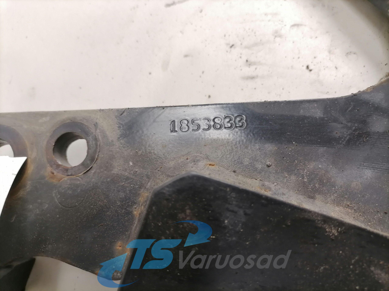 Scania Front bumper carrier 1853833 - Pare-chocs pour Camion: photos 3 Scania Front bumper carrier 1853833 - Pare-chocs pour Camion: photos 3