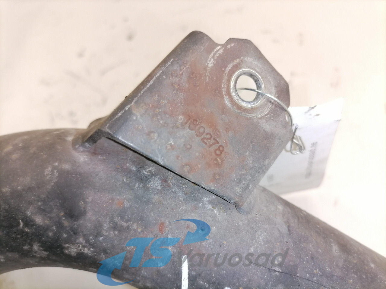 Scania Jahutusvedeliku toru, retarder 1892781 - Système de refroidissement pour Camion: photos 4 Scania Jahutusvedeliku toru, retarder 1892781 - Système de refroidissement pour Camion: photos 4