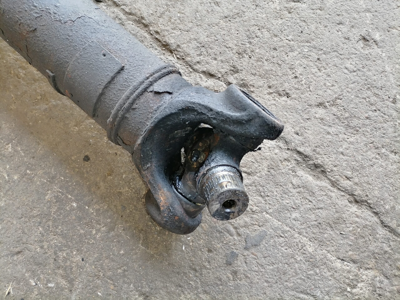 Scania Propeller shaft 1758616 - Arbre à cardan pour Camion: photos 4 Scania Propeller shaft 1758616 - Arbre à cardan pour Camion: photos 4