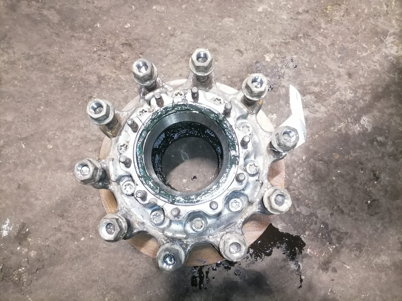 Scania Wheel hub 2290542 - Moyeu pour Camion: photos 4 Scania Wheel hub 2290542 - Moyeu pour Camion: photos 4