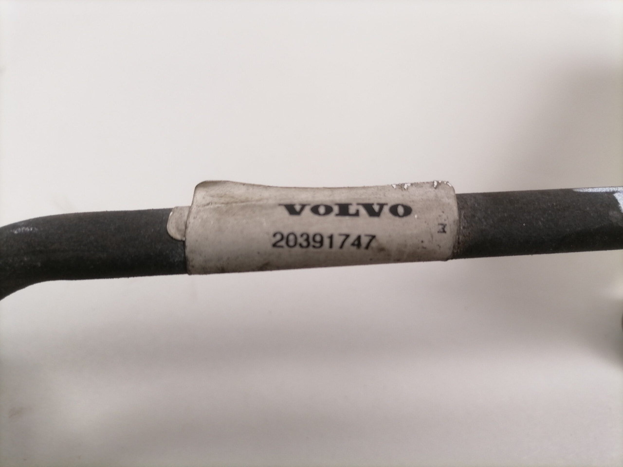 Volvo A/C pipe 20391747 - Chauffage/ Ventilation pour Camion: photos 2 Volvo A/C pipe 20391747 - Chauffage/ Ventilation pour Camion: photos 2