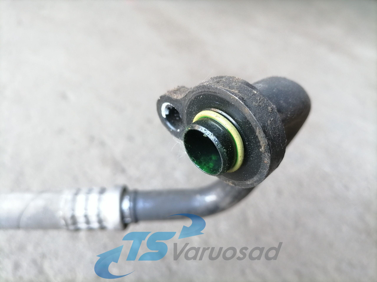 Volvo A/C pipe 82401758 - Chauffage/ Ventilation pour Camion: photos 2 Volvo A/C pipe 82401758 - Chauffage/ Ventilation pour Camion: photos 2