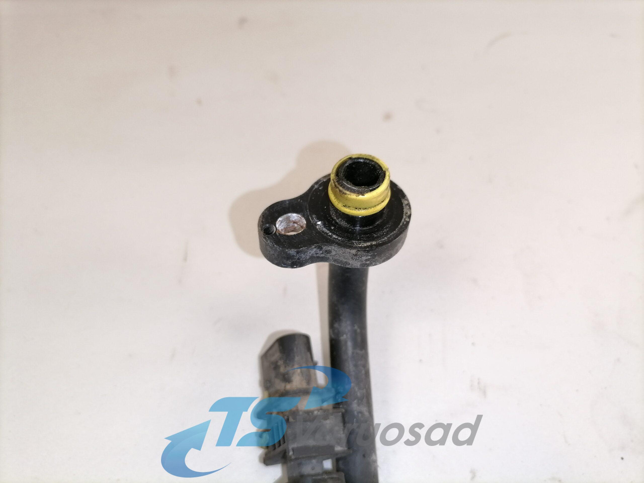 Volvo A/C pipe 84180959 - Chauffage/ Ventilation pour Camion: photos 3 Volvo A/C pipe 84180959 - Chauffage/ Ventilation pour Camion: photos 3