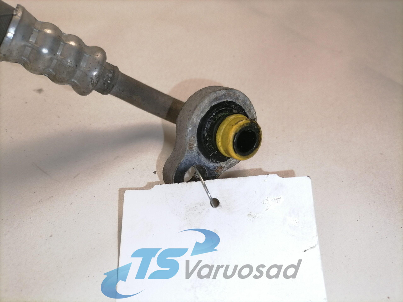 Volvo A/C pipe 84180959 - Chauffage/ Ventilation pour Camion: photos 4 Volvo A/C pipe 84180959 - Chauffage/ Ventilation pour Camion: photos 4