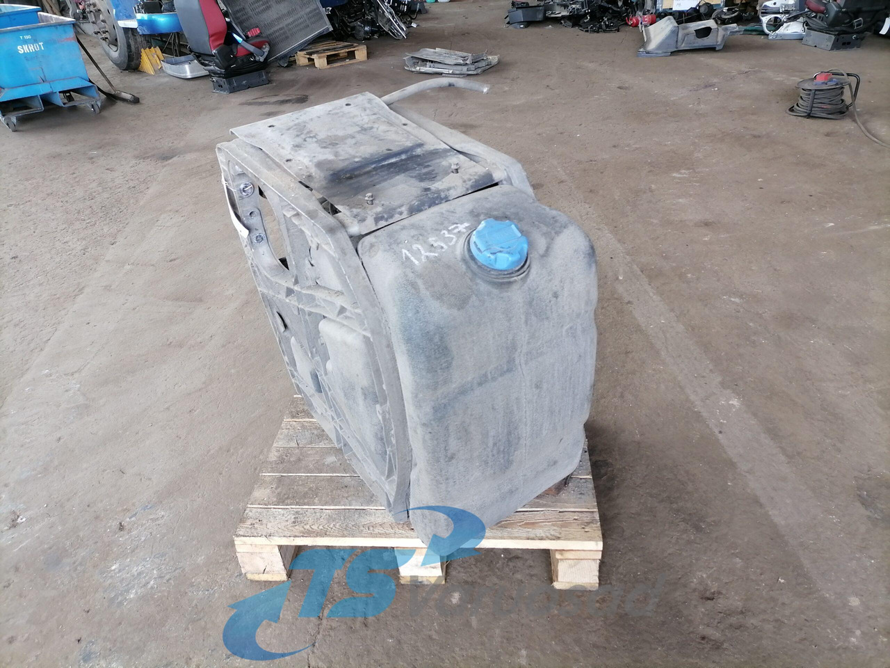 Volvo Ad Blue tank 21645367 - Préparation du carburant pour Camion: photos 1 Volvo Ad Blue tank 21645367 - Préparation du carburant pour Camion: photos 1