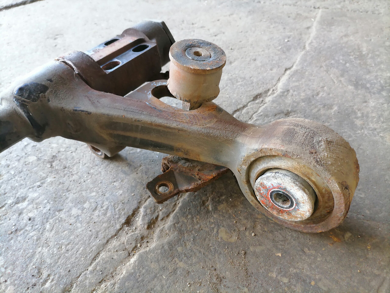 Volvo Anti-roll bar 3198853 - Suspension de cabine pour Camion: photos 4 Volvo Anti-roll bar 3198853 - Suspension de cabine pour Camion: photos 4
