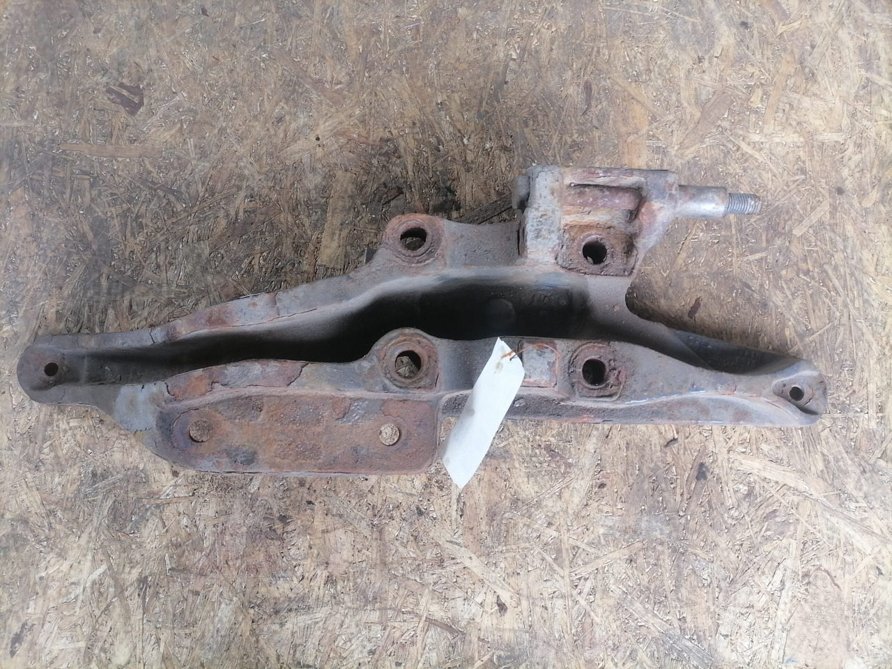 Volvo Bracket 20704073 - Essieu et pièces pour Camion: photos 2 Volvo Bracket 20704073 - Essieu et pièces pour Camion: photos 2