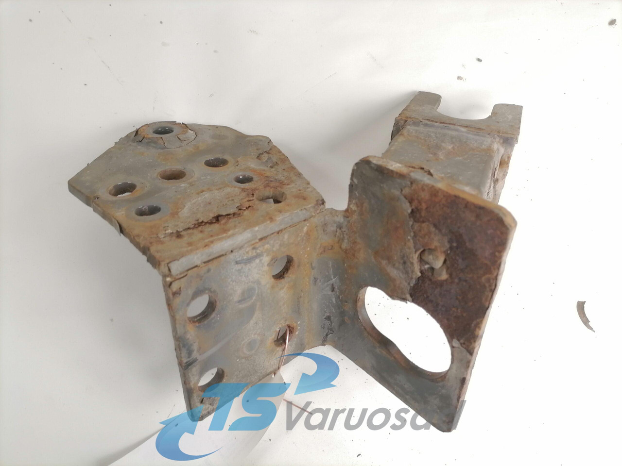 Volvo Bumper bracket 20499244 - Pare-chocs pour Camion: photos 3 Volvo Bumper bracket 20499244 - Pare-chocs pour Camion: photos 3