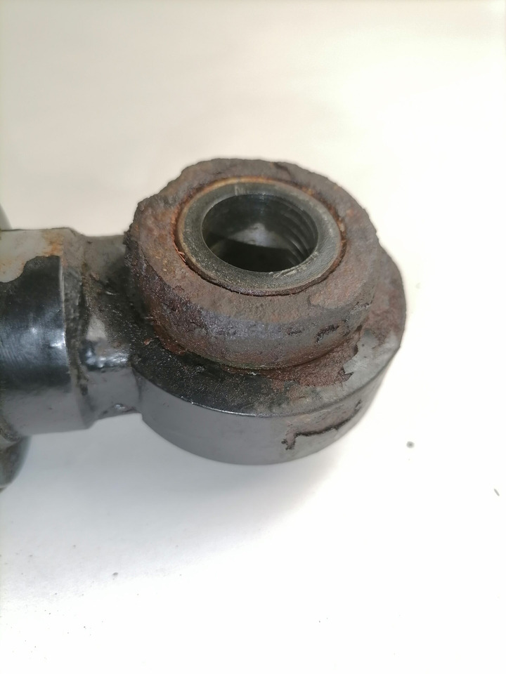 Volvo Cab tilting cylinder 3198843 - Suspension de cabine pour Camion: photos 2 Volvo Cab tilting cylinder 3198843 - Suspension de cabine pour Camion: photos 2