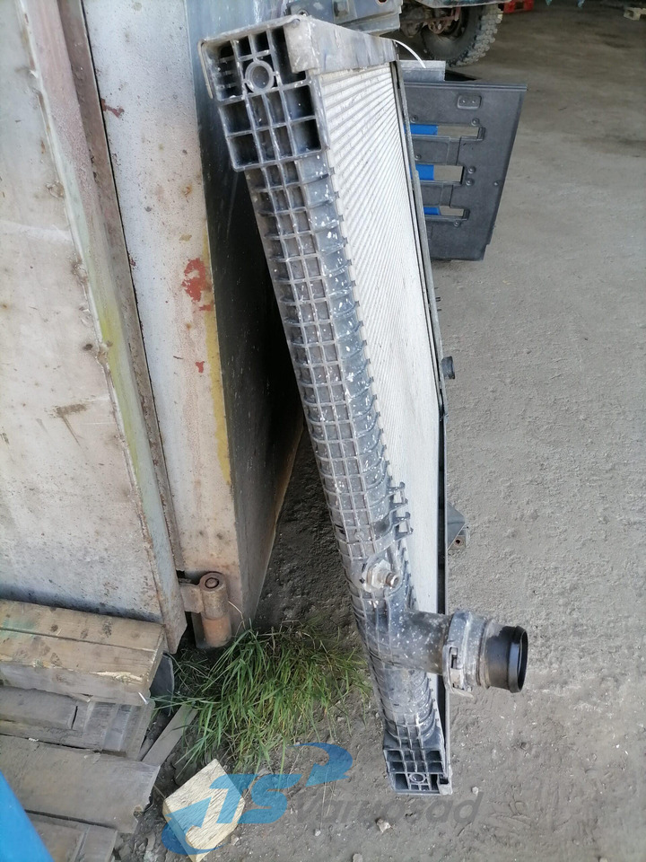 Volvo Cooling radiator 22062259 - Radiateur pour Camion: photos 3 Volvo Cooling radiator 22062259 - Radiateur pour Camion: photos 3