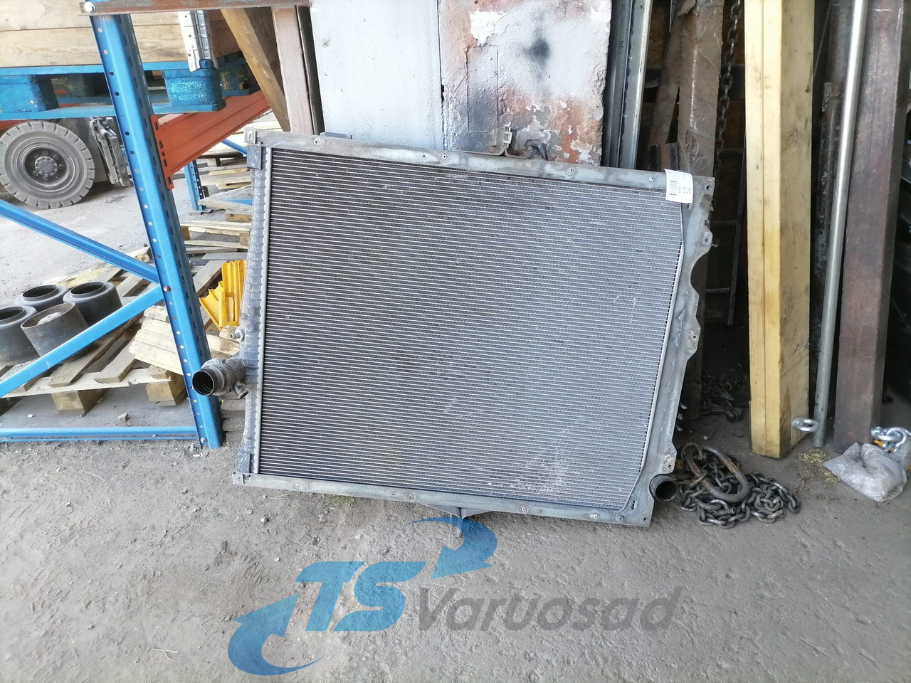 Volvo Cooling radiator 22062259 - Radiateur pour Camion: photos 4 Volvo Cooling radiator 22062259 - Radiateur pour Camion: photos 4